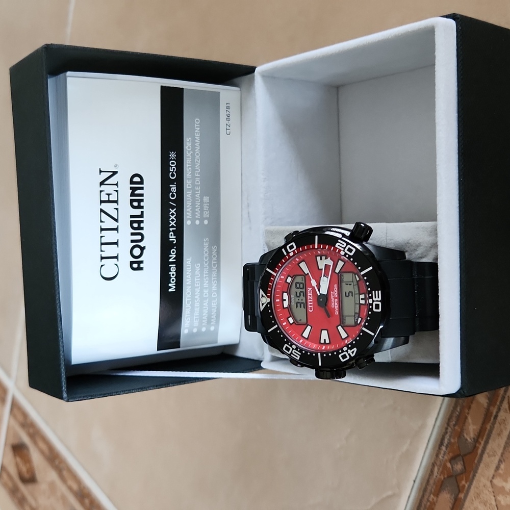 CITIZEN AQUALAND QUARTZ DIVER WATCH